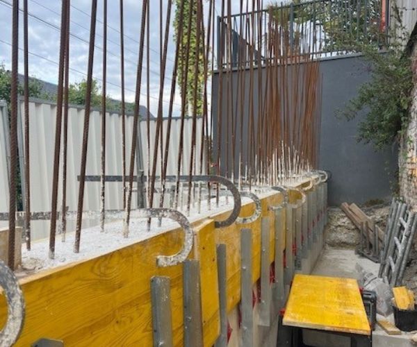 coffrage et armatures en acier pour mur de soutènement à Rouen