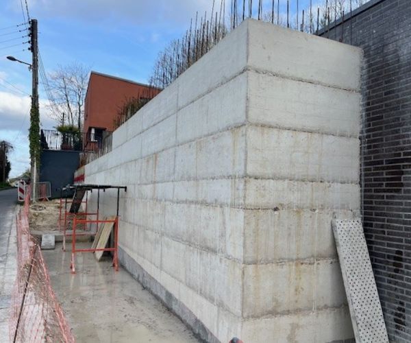 Ouvrage en béton armé réalisé sur un chantier de gros œuvre à Rouen.